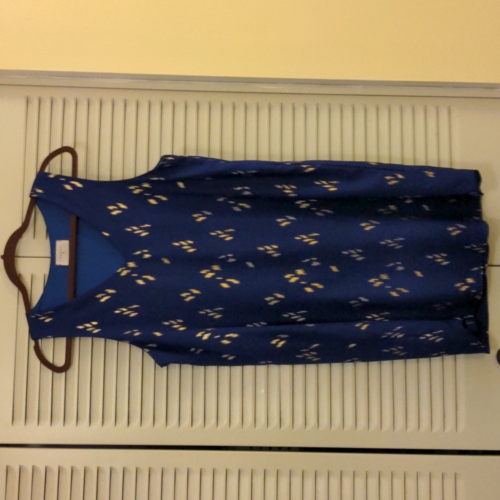 Everly Dress size L sleeveless v-neck